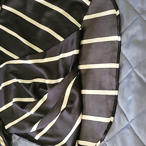 Vince Camuto Women's Longsleeve Blouse Size Medium  Black & White - Picture 7 of 9